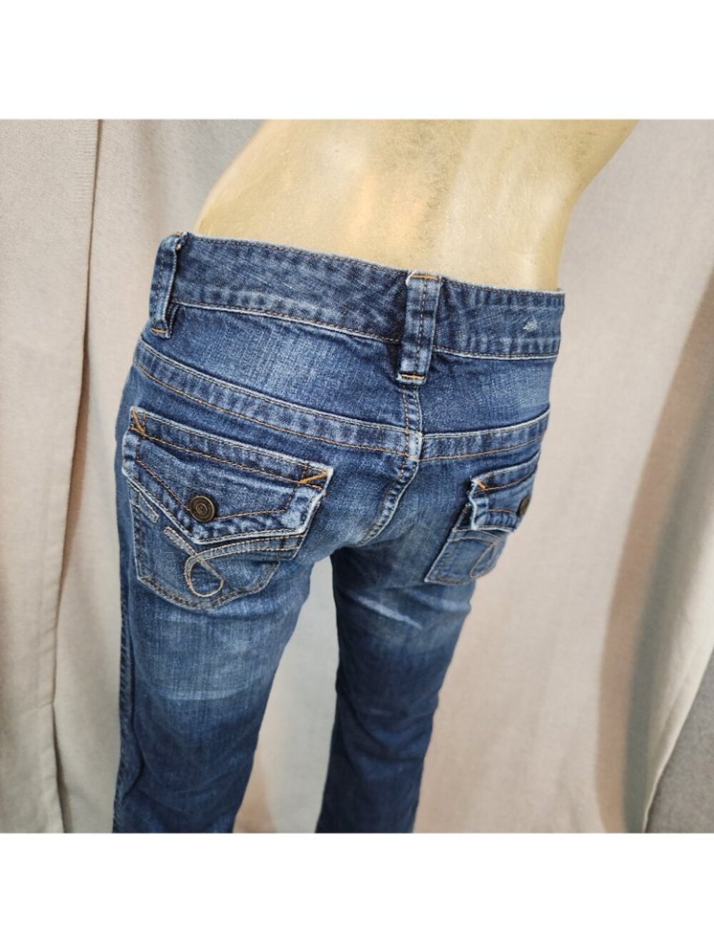 Calvin Klein Lean Boot Cut Med Wash Denim Blue Jeans Size 6 MEDIUM 28 W x 29 I - Picture 6 of 8